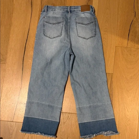 Judy Blue Light Wash Jeans - Picture 5 of 5